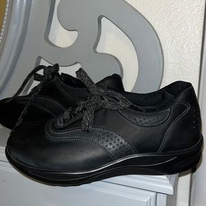 Used once SAS walking shoes women’s size 6W